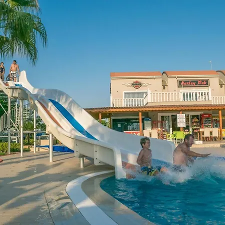 Golf Village - With Private Pool بيليك
